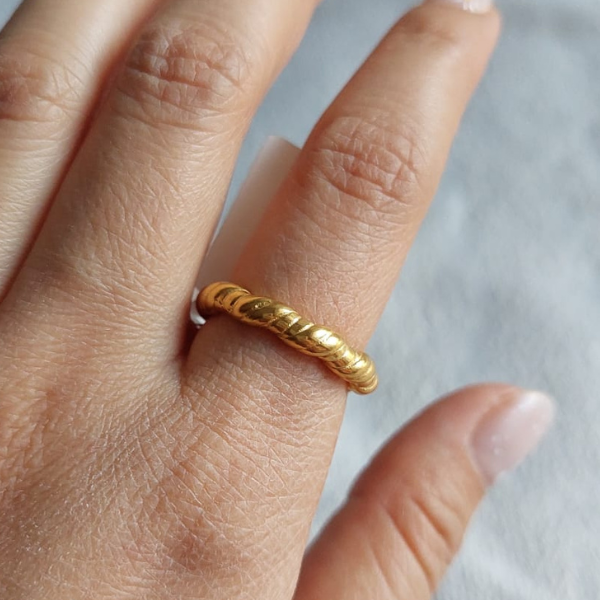Anillo torcido