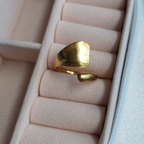 Anillo asimetrico