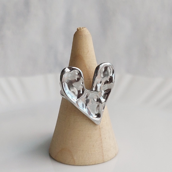 Anillo corazón martillado