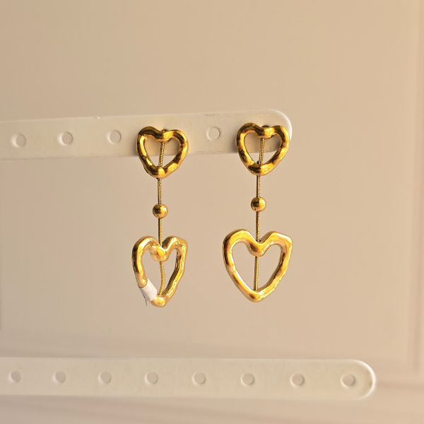 Aretes Love